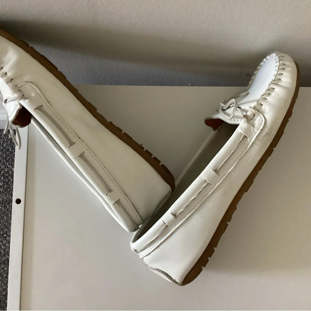 Minnetonka White genuine Leather Moccasins 8